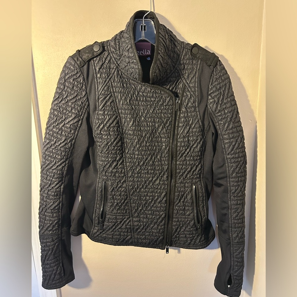 ZELLA WOMEN’S BLACK QUILTED MOTO JACKET SIZE MEDIUM